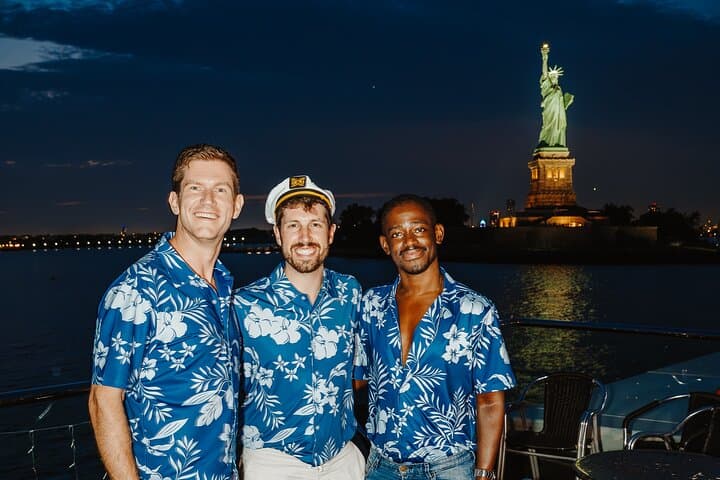 New York City Dinner Cruise on Luxury Yacht with Live Music