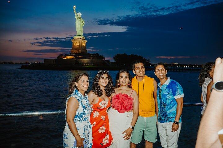 New York City Dinner Cruise on Luxury Yacht with Live Music