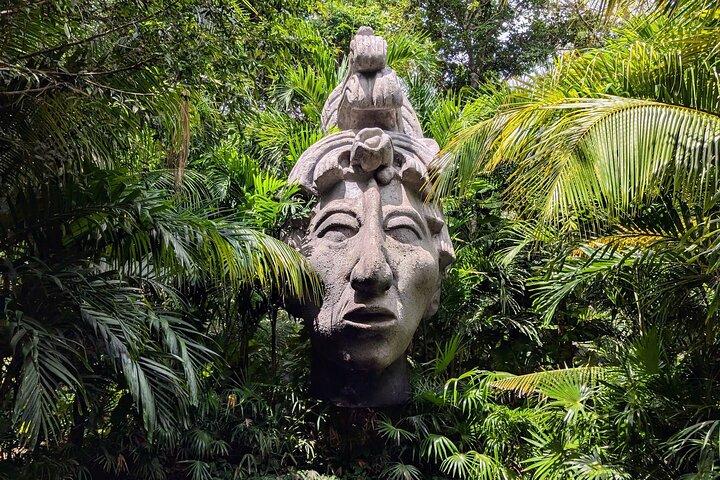 Tulum Instagramの巨大彫刻、Cenote AttikとAzulik Uh May