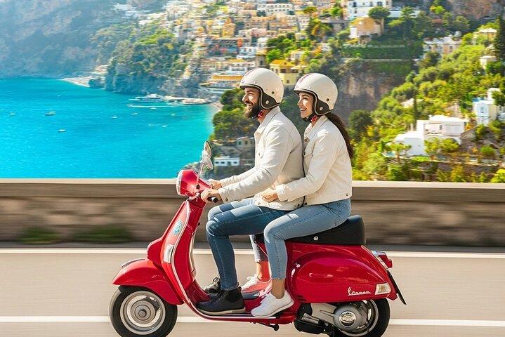 Excursão Vespa pela Costa Amalfitana com audioguia privada e autodirigida