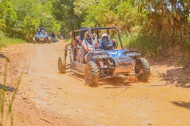 Eksklusiv buggy- og ATV-tur til stranden og grotten i Punta Cana