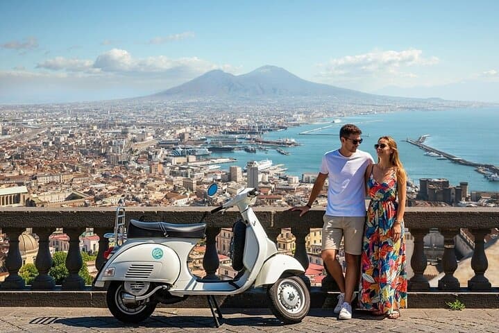 Private Sightseeing Tour in Naples by Vespa