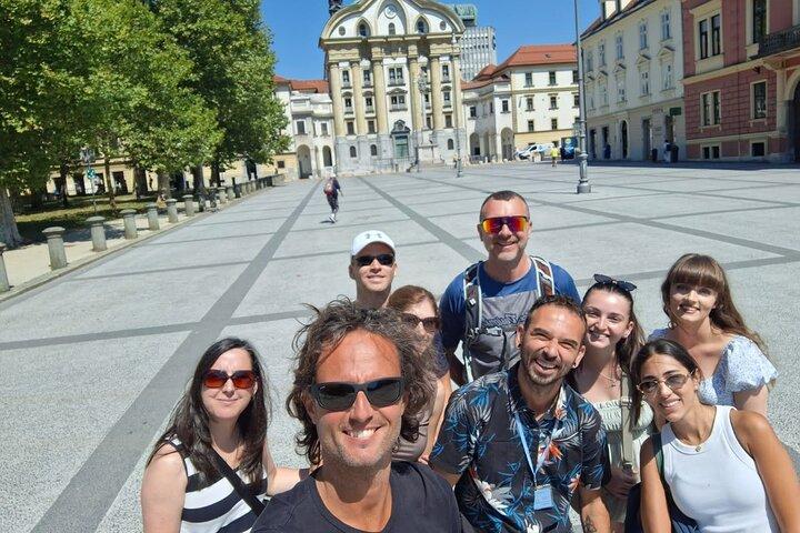 Tour guiado en grupo pequeño de Zagreb a Liubliana y el lago Bled (máx. 8)