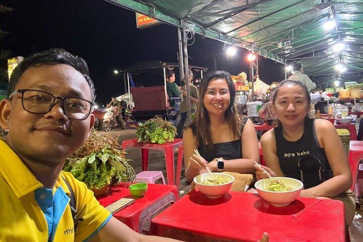 Tour nocturno de catas de comida en Siem Reap
