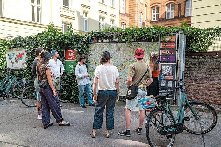 ベルリン: ベルリンの壁と第三帝国のプライベート自転車ツアー