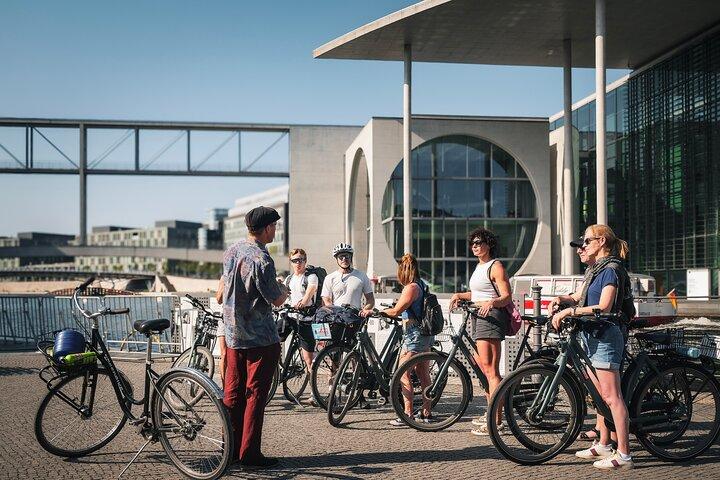 Berlim: Tour de bicicleta privativa guiada para explorar os destaques