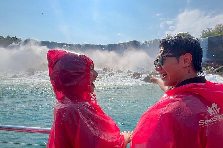 ナイアガラの滝小グループツアー（滝船への航海付き）