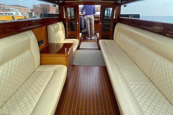 Privates Luxus-Wassertaxi-Erlebnis in Venedig