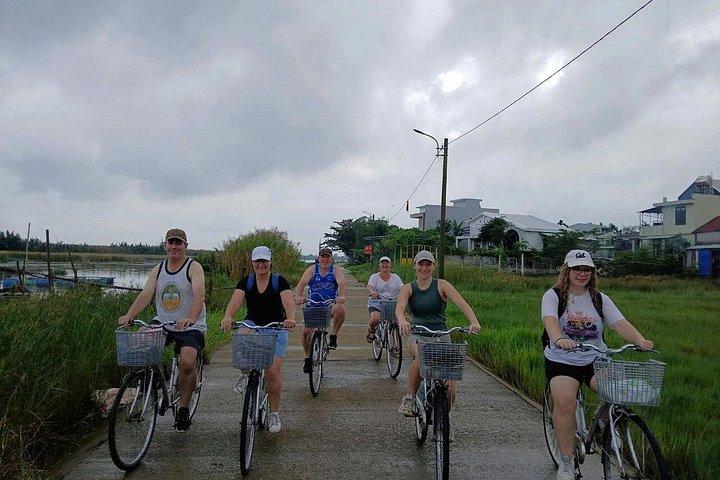 半日ホイアンローカル体験サイクリングと文化的洞察