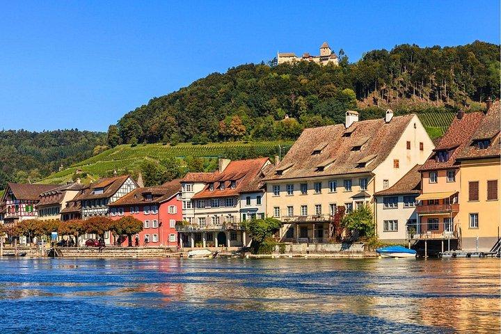 チューリッヒ発ラインの滝とシュタイン・アム・ラインへのガイド付き日帰り旅行