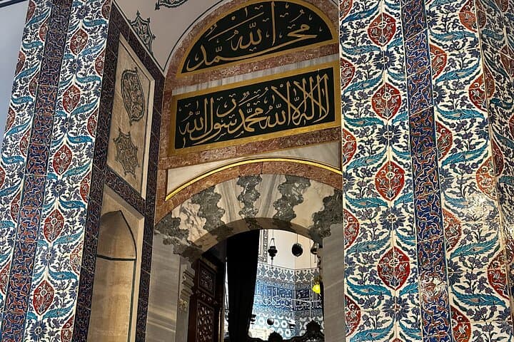 Istanbul Islamic Heritage Tour: Sacred Tombs & Eyup Sultan Mosque