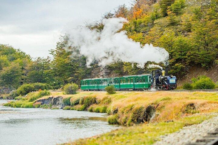 ティエラ デル フエゴ国立公園 – 少人数のグループ。 オプション列車
