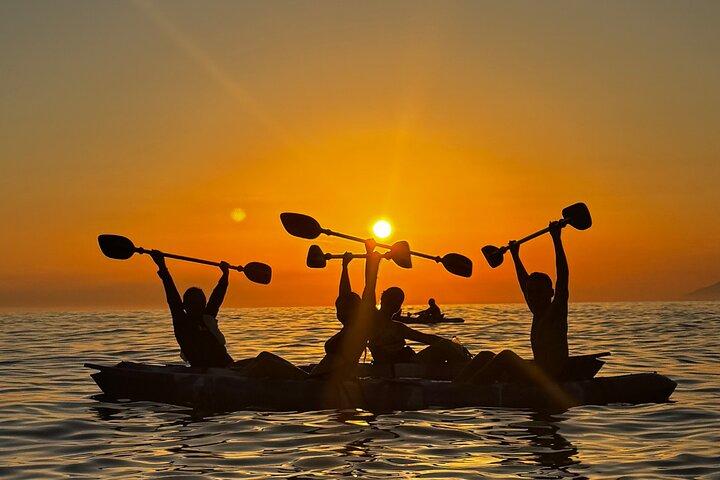 Excursion en kayak/Sup au coucher du soleil - Grottes de Lukova et plages secrètes