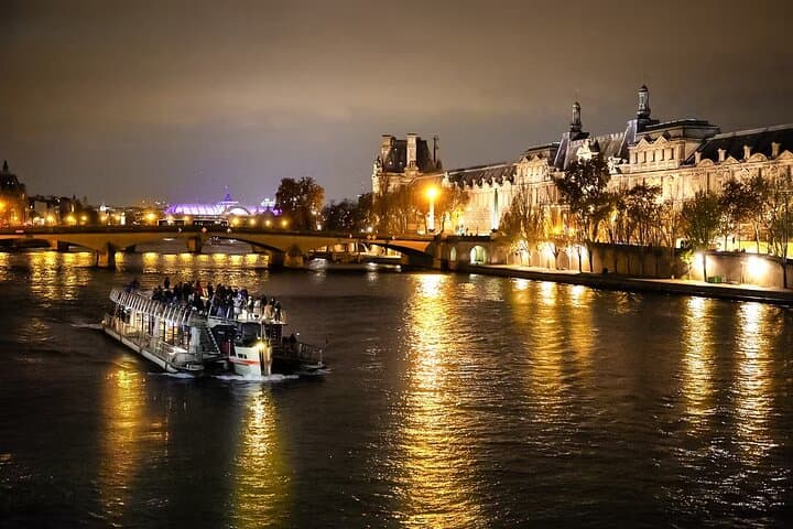1 Hour Paris Illuminated Evening Sightseeing Cruise