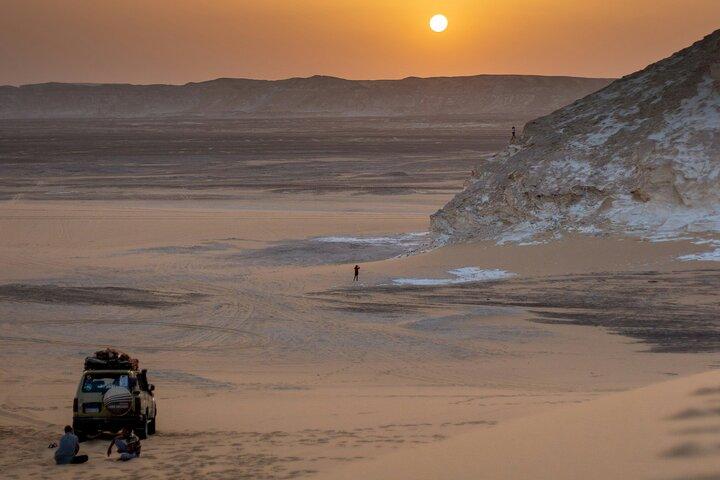 Dagtour naar de Witte Woestijn en Bahariya Oasis met safari vanuit Caïro