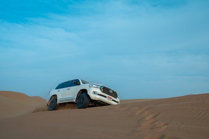 Abendliche Wüstensafari Abu Dhabi mit Dune Bashing & Grillabendessen