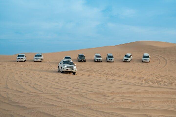 Abendliche Wüstensafari Abu Dhabi mit Dune Bashing & Grillabendessen