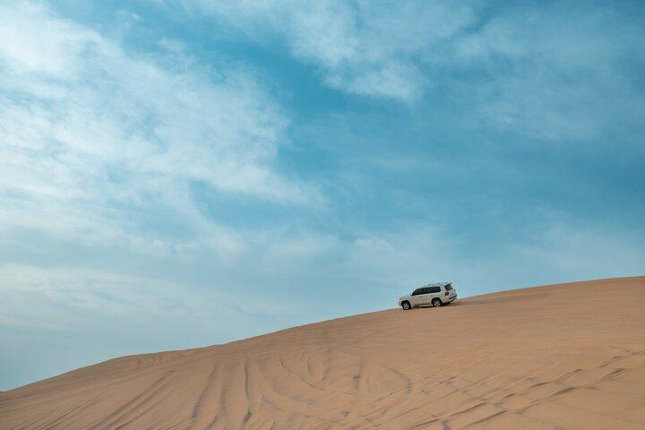 Abendliche Wüstensafari Abu Dhabi mit Dune Bashing & Grillabendessen