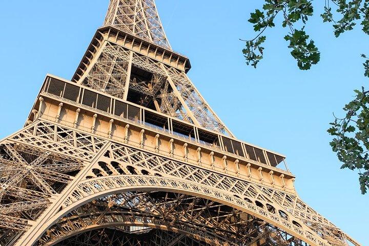 Paris Highlights an Bord eines französischen Oldtimers