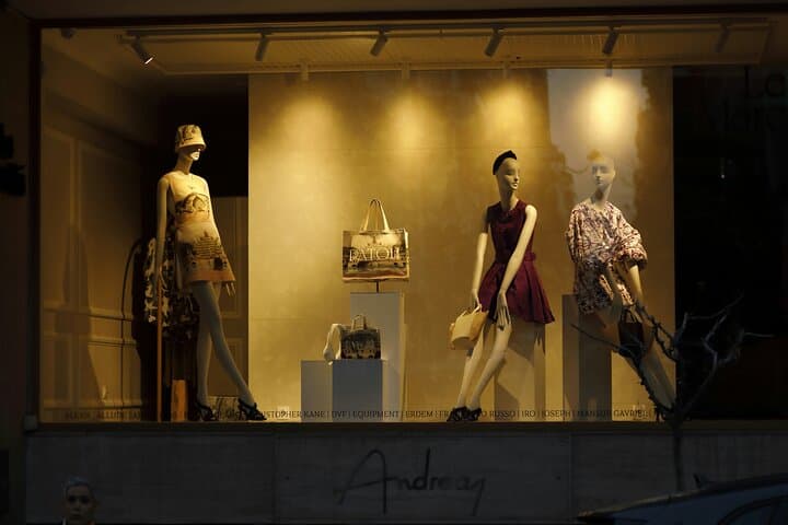 Milan Walking Tour Fashion Hidden Courtyards with Private Guide