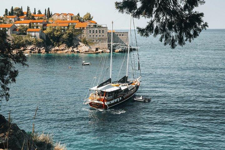 Budva and Sveti Shore Excursion with German Guide