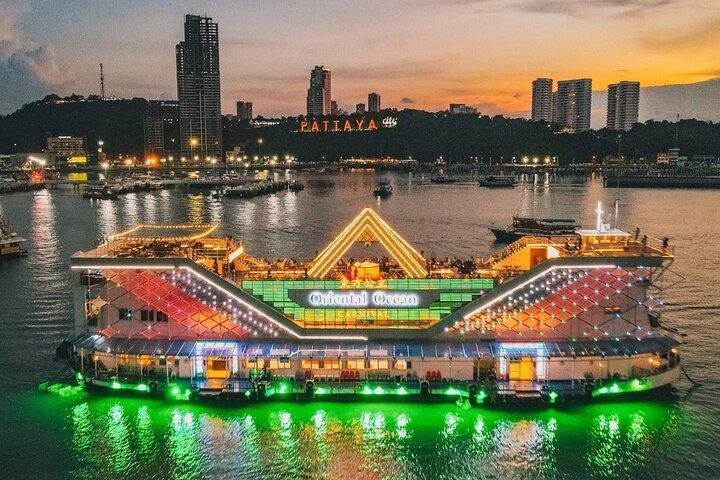 Ocean Sky Dinner Cruise com Show de Cabaret ao Vivo em Pattaya