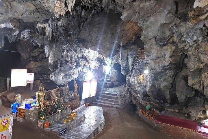 Privat tur] Perfekt dag! Sticky vandfald + ChiangDao Cave + Wat Banden Temple