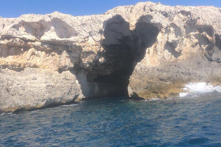 Excursión de snorkel por las cuevas marinas de Ortigia