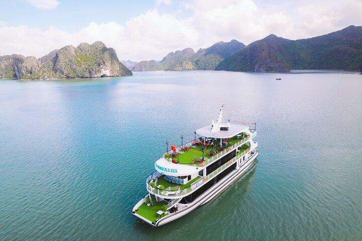 Halong Bay Premium Cruise med jacuzzi, kajak og naturskøn udsigt