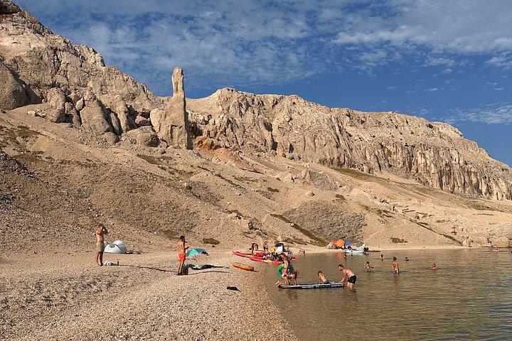 ザダルからパグ島へ：少人数グループでのハイキングと旧市街観光