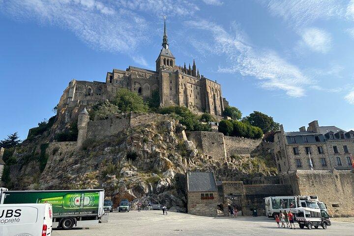 Mont-Saint-Michel com Guia e Calvados