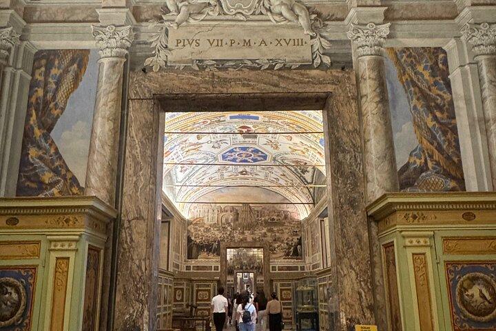 Vatican Museum's & Sistine Chapel No Line group Guided Tour