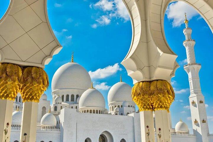 Abu Dhabi Private Full Day Sightseeing with Ferrari World Ticket
