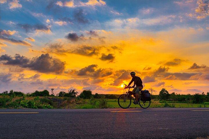 Lecce : Excursion en E-Bike au coucher du soleil avec apéritif typique