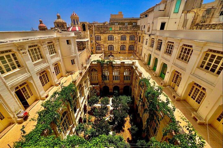 Bezoek zowel Mysterium Fidei als Valletta Black Friars Experience