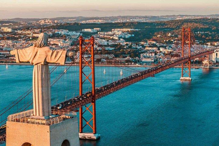 TOP Lisbon : Private Guided Tour with your mobile