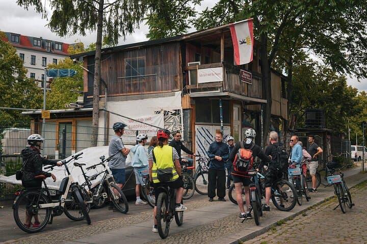 Berlin: School Classe - the Alternative Kreuzberg on a Bike Tour