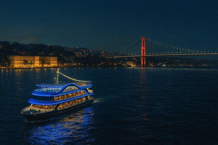 Bosporen Middagskryssning Istanbul med turkisk nattshow och upphämtning