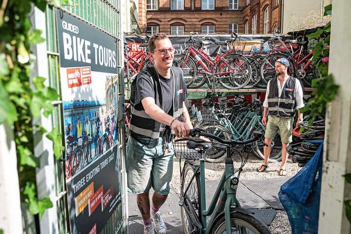 Berlin: School Classe - the Alternative Kreuzberg on a Bike Tour