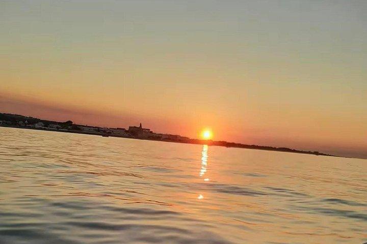 Bootstour entlang der Küste von Polignano a Mare mit Aperitif