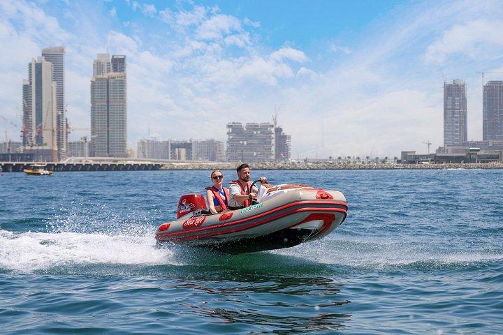 ドバイのセルフドライブボートツアー：JBR、アトランティス、ブルジュ・アル・アラブ