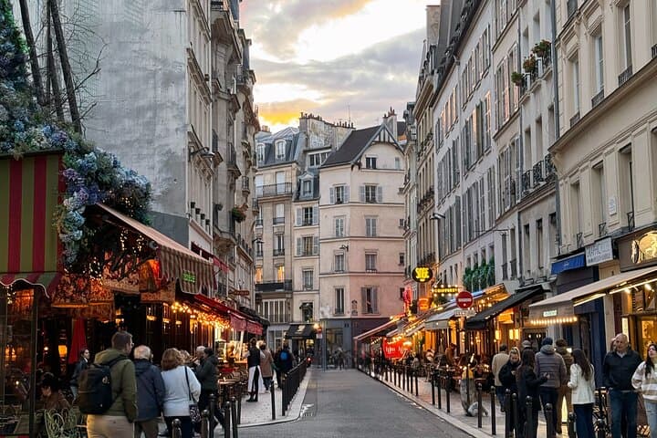 Saint Germain Walking Tour with Local Insights
