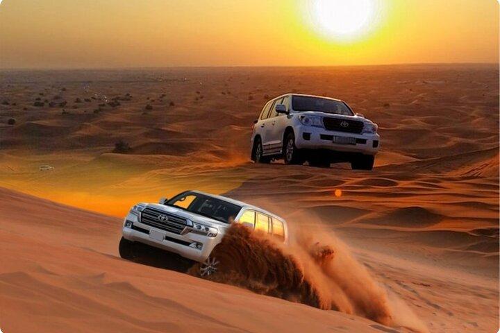 Safari nel deserto di Dubai VIP, giro in cammello Spettacoli dal vivo e cena barbecue