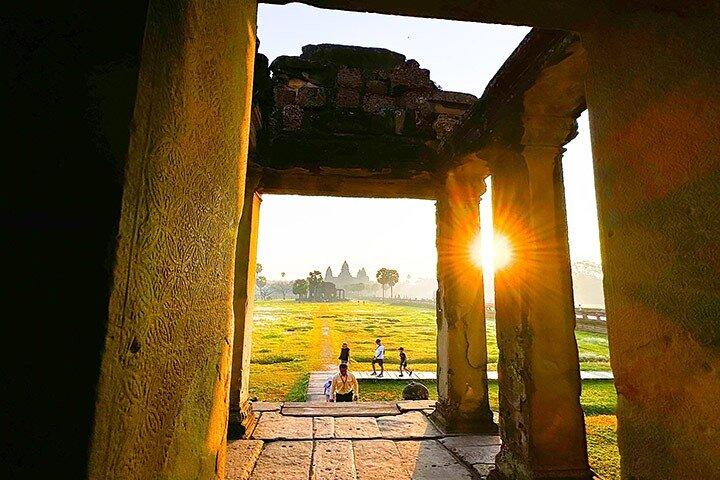 Tour dell'alba di Angkor Wat per piccoli gruppi con colazione