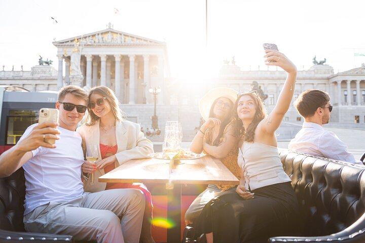 Vienna Wine Tasting Experience in un Classic Oldtimer