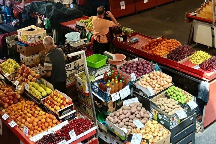Ät som en lokalbo : Bukarest matrundtur och marknadsupplevelse