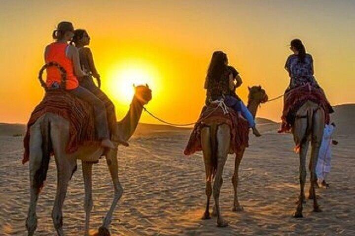 Profitez de Agafay Camel Ride & Sunset Dinner avec transfert - Marrakech