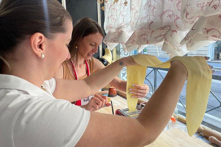 Florence : BEST Pasta Cooking Class :"SING & FUN" _NO BORING CLASS