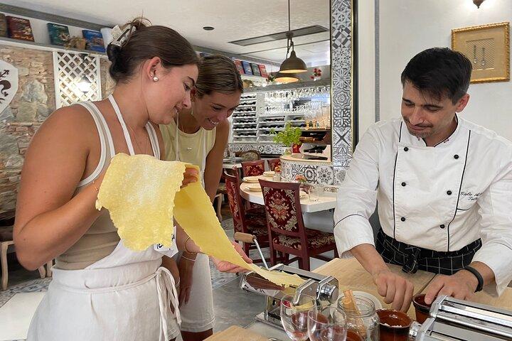 Florence : BEST Pasta Cooking Class :"SING & FUN" _NO BORING CLASS