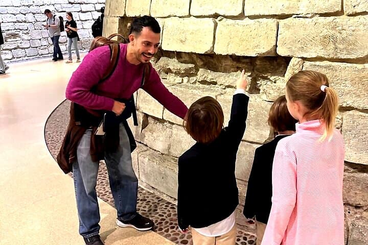 Family Friendly Louvre Museum Private Guided Tour